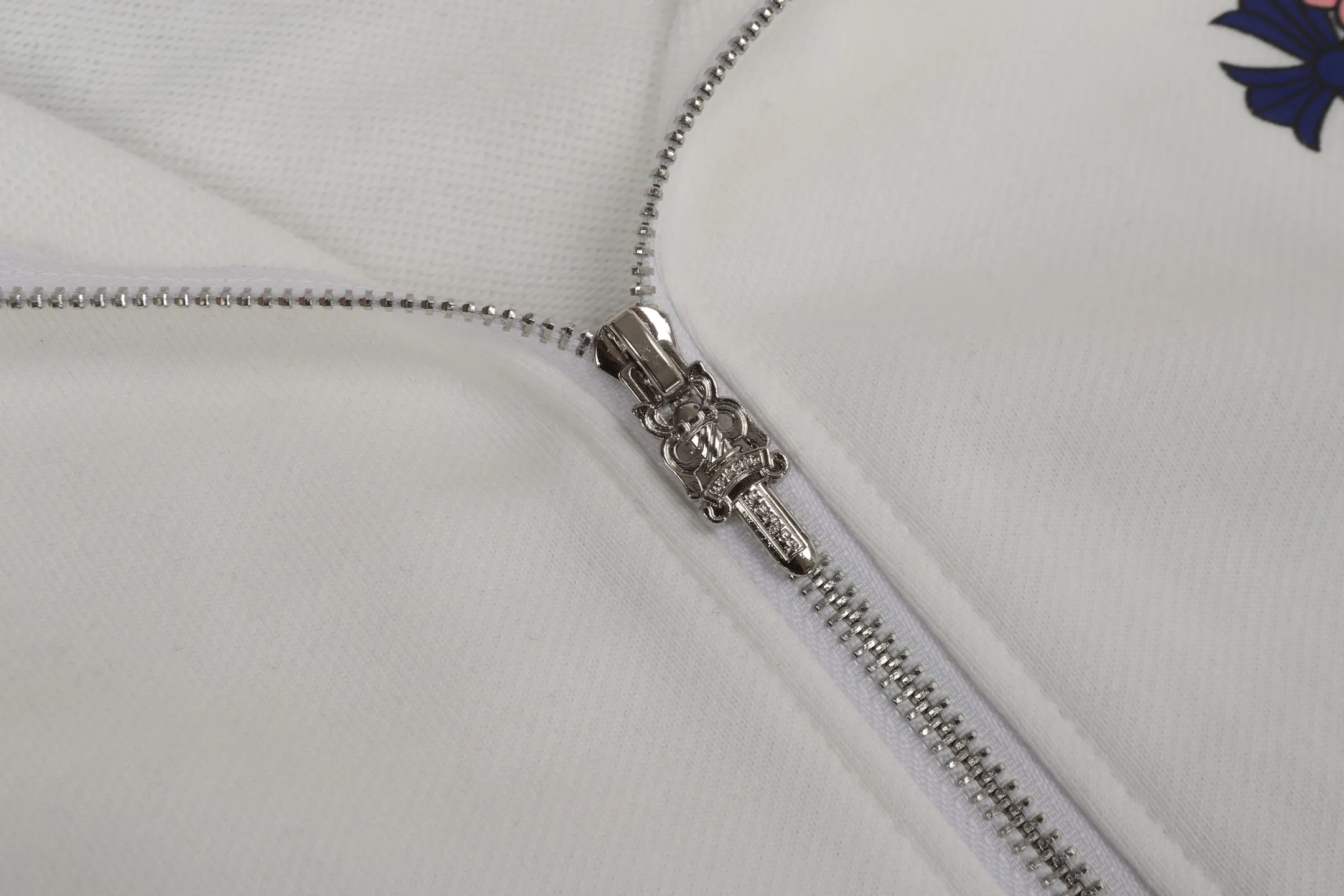 P250 cross-border model, please do not place an order if you are pursuing quality - Chrome Hearts/Chrome Hearts Colorful Cross ✝️ Printed zipper sweatshirt cardigan jacket - High weight, high density and high quality. The wool is soft, delicate and skin-friendly. It feels soft and silky. It has excellent warmth and skin-friendly properties - Custom-woven and dyed, no color difference. No matter the fabric or workmanship details, it beats the ordinary version on the market - Hardware zipper accessories are all customized, full of details - Color: black white -Size: S M L XL
